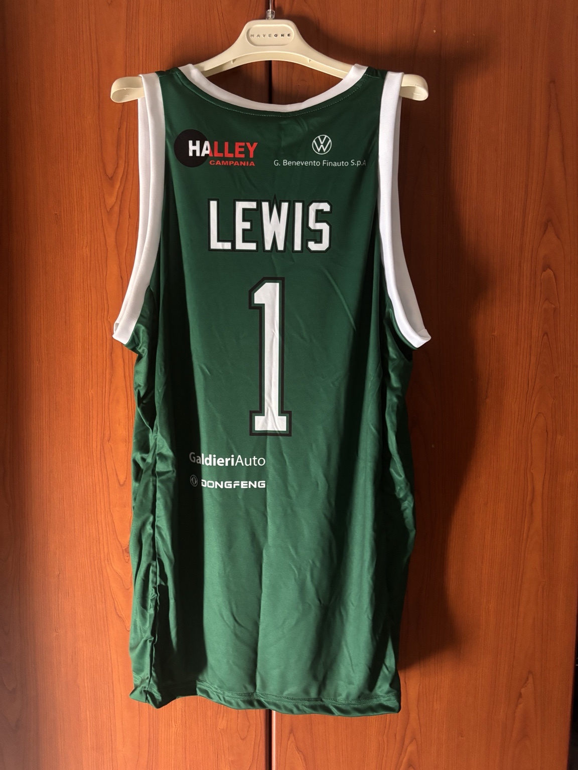 Jaren Lewis retro